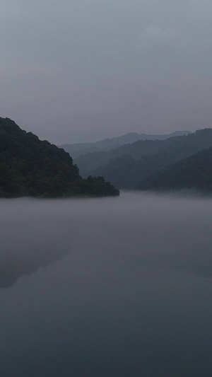 高清航拍5A景区郴州小东江云雾江边24秒视频