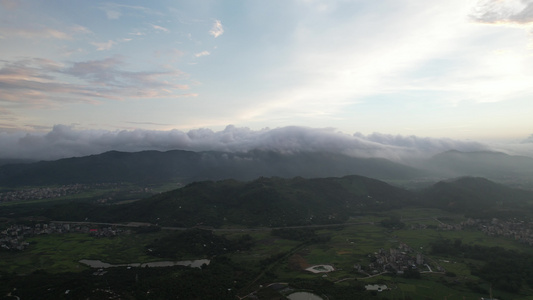 清晨山地云海航拍视频