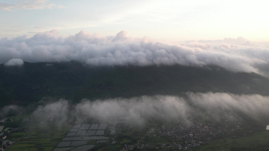 清晨山地云海航拍视频