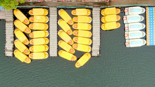 4K俯拍夏日湖边游船休闲度假视频视频
