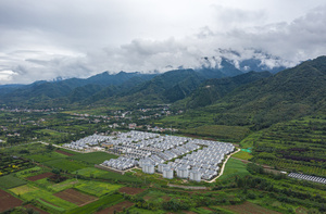 秦岭山脚新农村延时航拍4k8秒视频