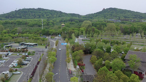 航拍武汉东湖磨山和樱园春天景色27秒视频