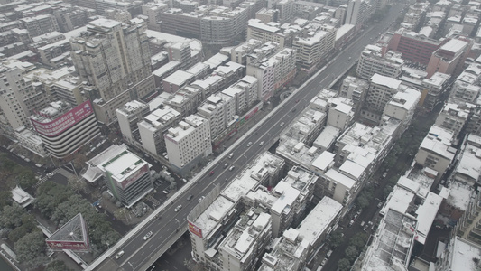 航拍建筑屋顶雪景视频