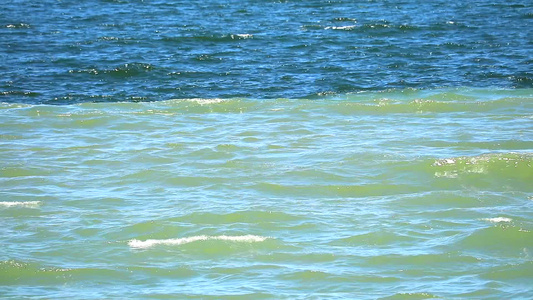两种颜色的海水海水的现象取决于淡水反向流动视频