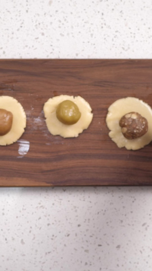 包月饼馅传统美食27秒视频