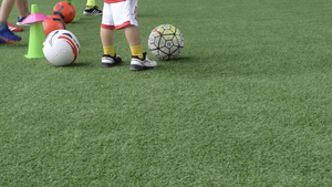 少儿足球训练20秒视频
