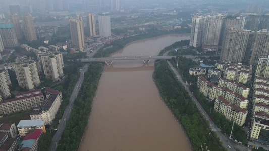 航拍南方洪水灾害涨洪水视频