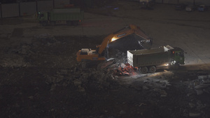 4k高清城市建设挖机挖土装车素材121秒视频