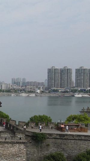 航拍湖北襄阳三国历史文化古城街道旅游景区64秒视频