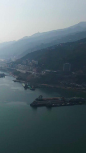 航拍阳光洒在轮船码头长江江面长江三峡视频