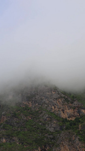 被云雾笼罩的山峰延时视频自然风光视频