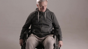 患有孤独症的残疾男性残疾人11秒视频