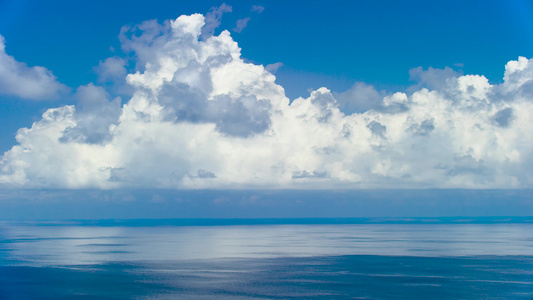 蓝天白云大海海平面自然清新视频