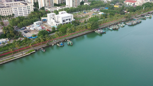 航拍海南海口海甸河小渔船码头视频