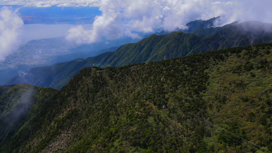 4k大理苍山洗马潭索道高空航拍视频