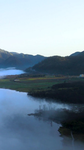 湖北5A景区神农架大九湖清晨晨雾航拍环绕天气变化视频