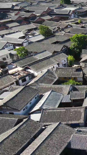 航拍俯拍云南丽江古城景区老建筑群历史文化古迹49秒视频