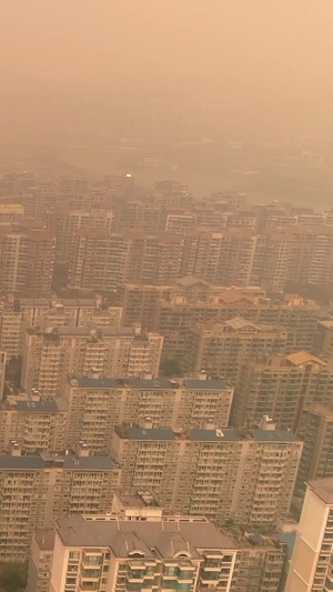 雾霾下的居民区航拍50秒视频