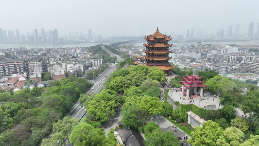 武汉黄鹤楼与长江大桥一带的沙尘天气情况视频