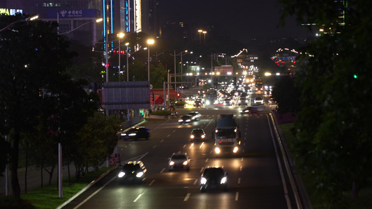 实拍城市夜晚街景车流视频