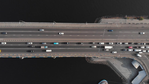 桥桥高速公路交通堵塞叉车空中最高视图20秒视频