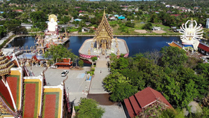 湖边的佛寺在苏梅岛阳光明媚的日子里18秒视频