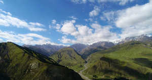 新疆高山蓝天白云4K航拍45秒视频