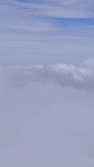 蓝天下的云海航拍15秒视频