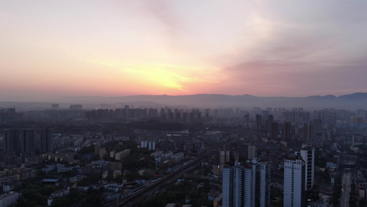 航拍城市清晨日出迷雾朦胧视频
