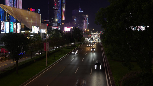 实拍城市夜晚街景车流视频