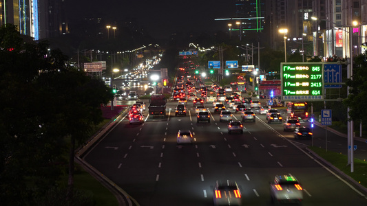 实拍城市夜晚街景车流视频