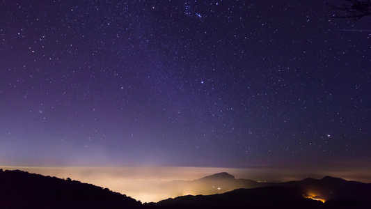 美丽的星光夜空中运动时间的流逝视频