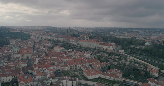 多莉走向旧皇宫圣维特大都会大教堂布拉格捷克共和国4K视频