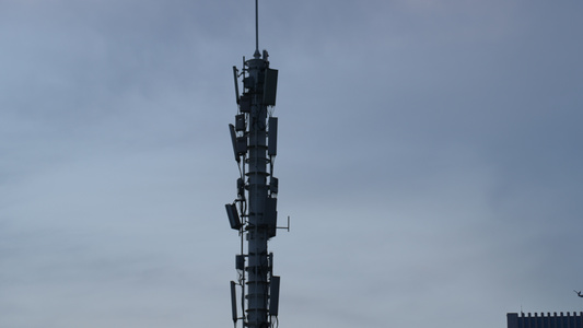 （100）城市街头无线信号5G电信铁塔接收器信号塔科技数码4k素材视频