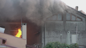焚化燃烧房屋16秒视频