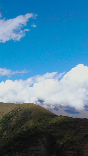 航拍大气磅礴的高原山脉风光视频旅游目的地83秒视频