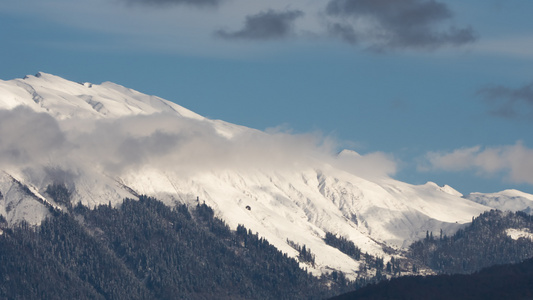 高雪山峰视频