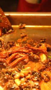 城市宵夜美食特色中式小吃铁板麻辣螺丝鱿鱼制作过程素材美食素材视频