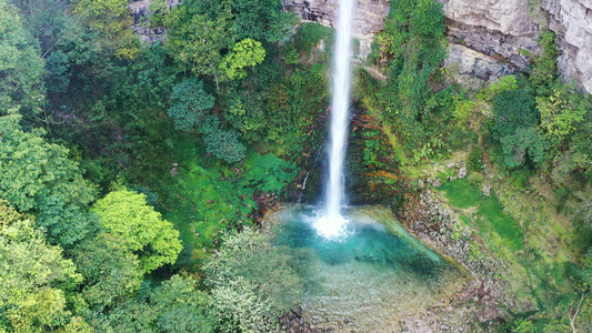 航拍深山峡谷之间清澈水流瀑布视频