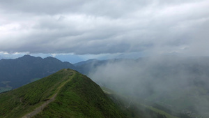 从山峰的视图15秒视频