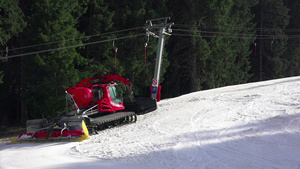 用于滑雪斜坡准备的机器13秒视频