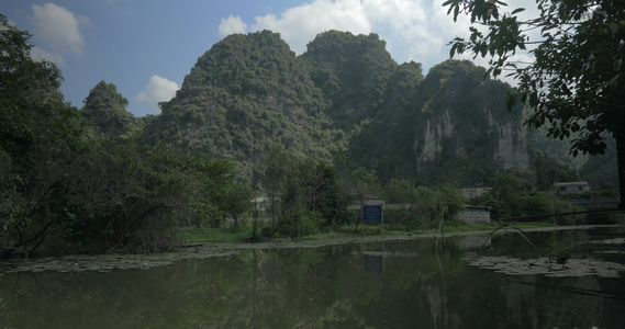 带水和小岛的景象维特南视频