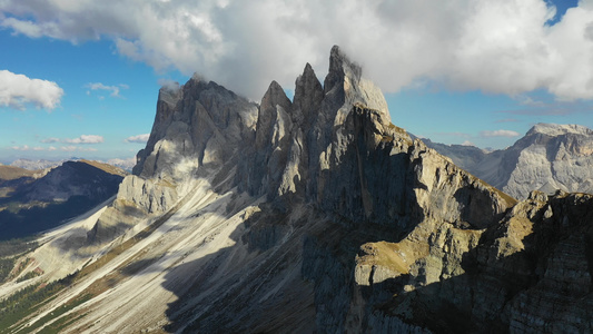 阿尔卑斯山的壮丽景色视频