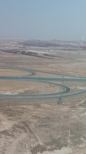 新疆戈壁滩高速公路立交航拍中国速度46秒视频