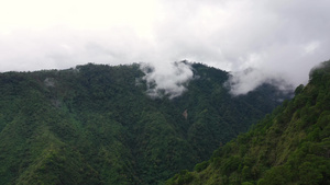 山顶的雨林高原的雨云14秒视频