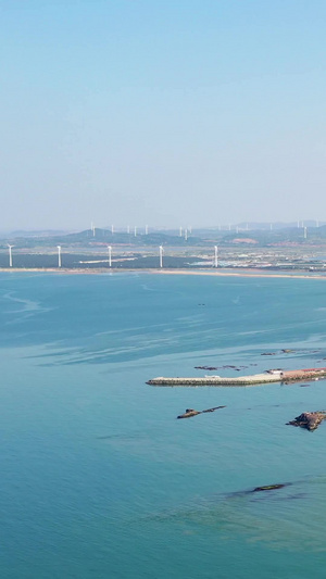 海滨自然风光风力发电机航拍视频新能源75秒视频