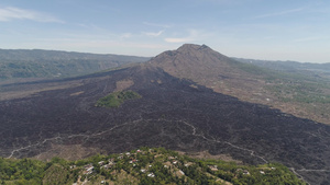 带火山堡的山地景观23秒视频