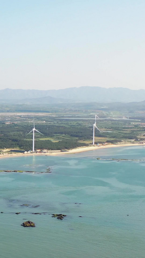 海滨自然风光风力发电机航拍视频新能源75秒视频