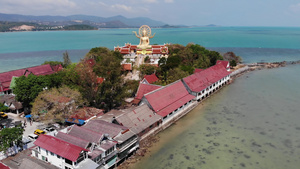 有佛教寺庙和许多房屋的岛屿泰国苏梅岛太平洋海湾高跷16秒视频