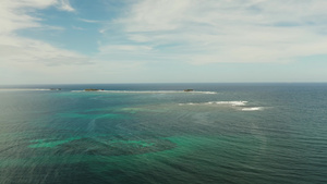 有海浪和岩石岛屿的海洋西亚戈菲利平斯13秒视频